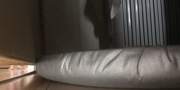 物が倒れてドアが開かない状況