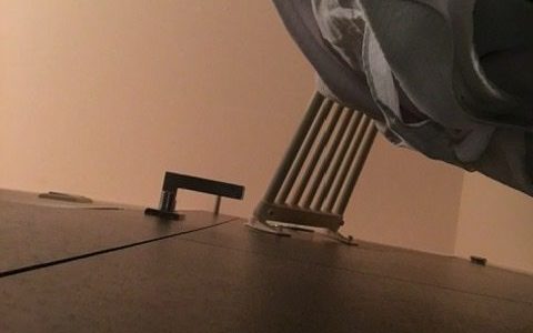 突っ張り棒が原因でドアが開かない
