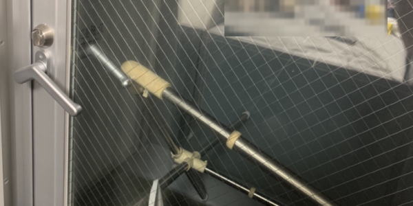 ベランダのドアが開かないトラブル
